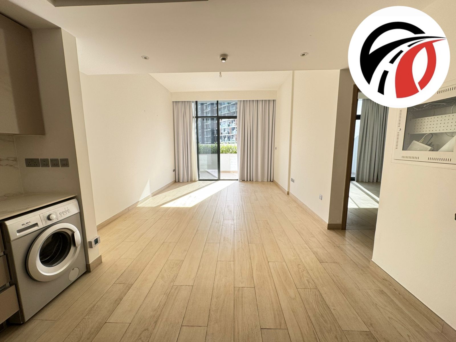 EXQUISITE APARTMENT || PRIME LOCATION|| READY TO MOVE