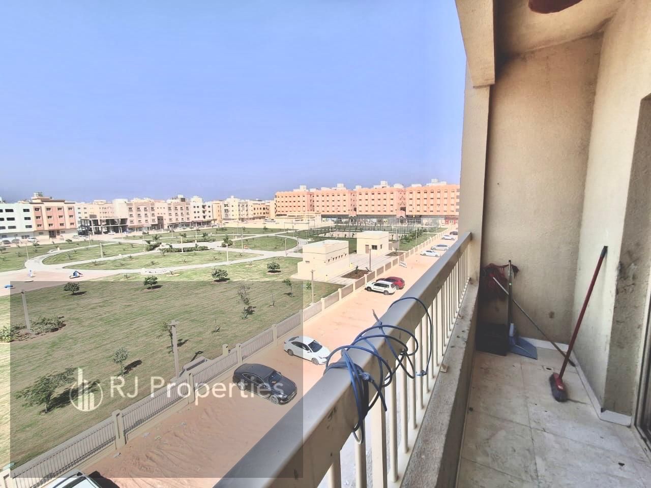 3 BR apartment - close to park - family building - nearby school area