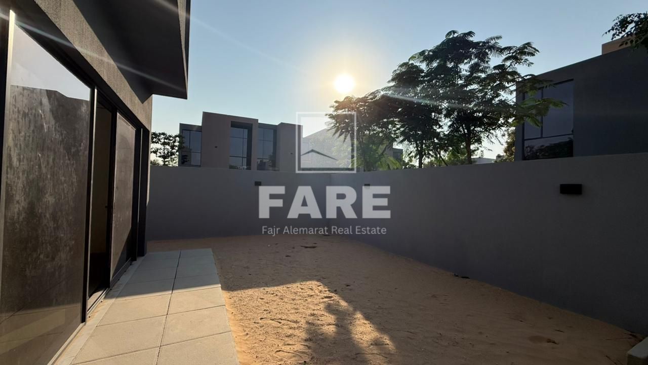 Corner Single Row 3 BR Townhouse for Sale in Masaar