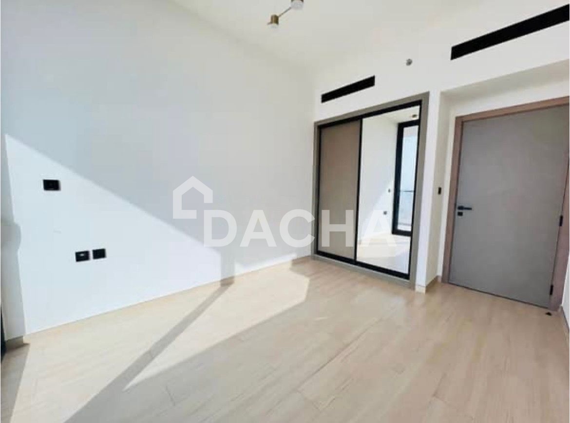 CORNER UNIT/SPACIOUS/UNFURNISHED