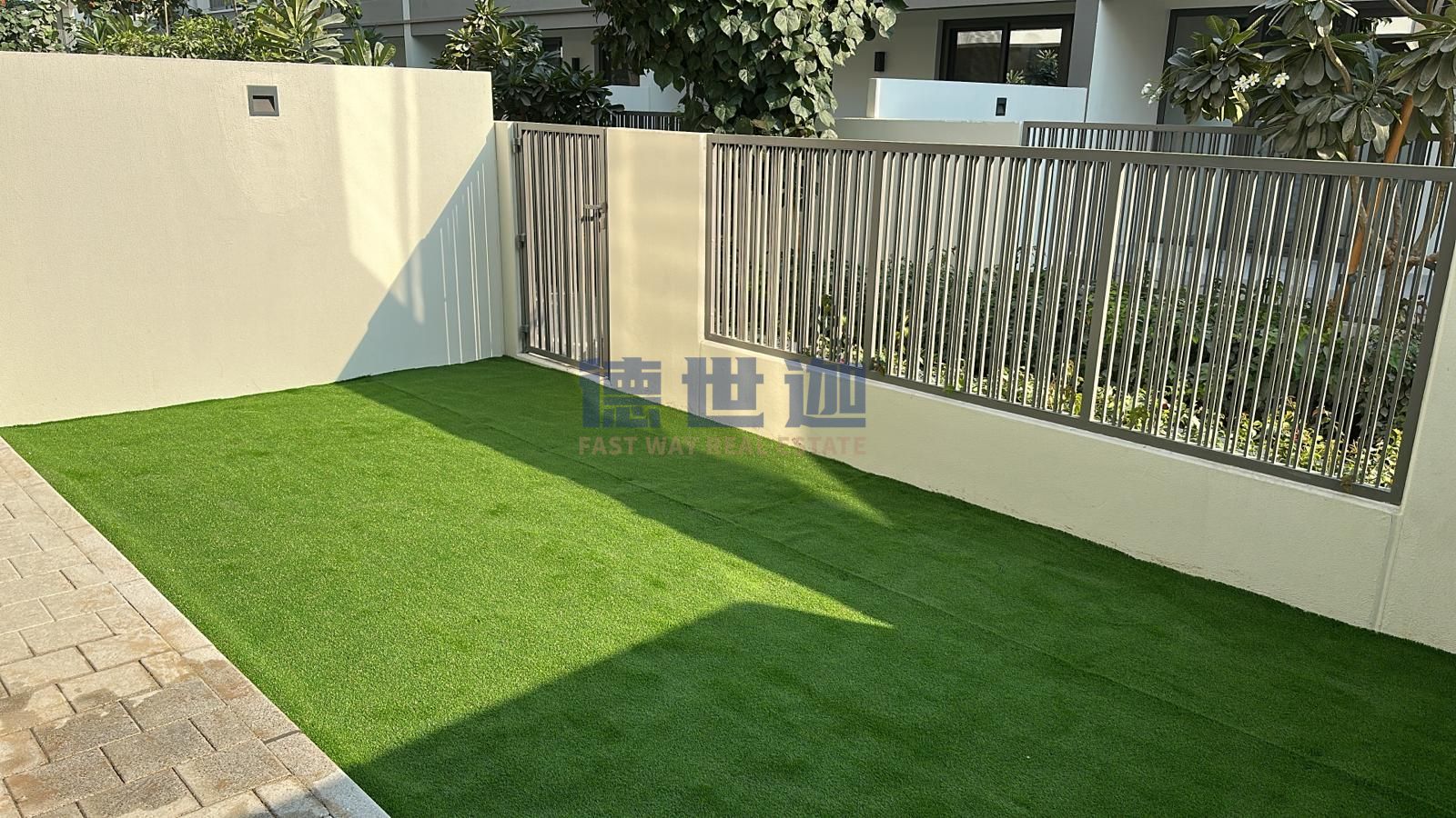LANDSCAPED | VACANT | WITH KITCHEN APPLIANCES