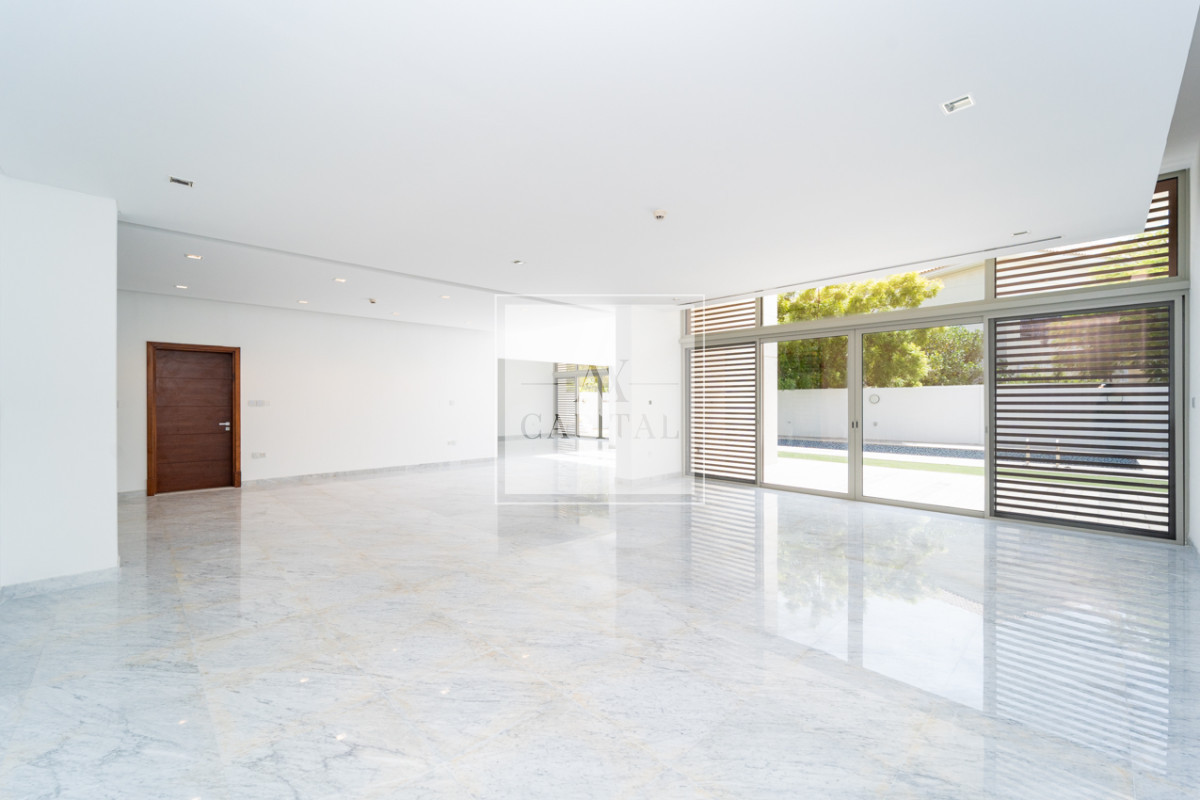 Large Plot | Landsaped Garden | Ready To Move In