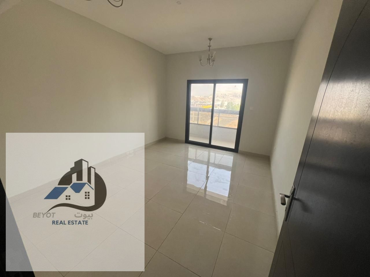 For Rent in Ajman – Al Jurf 3 One-bedroom apartment (1 BHK) in excellent condition, second tenant, with a prime location very close to Dubai and Sha