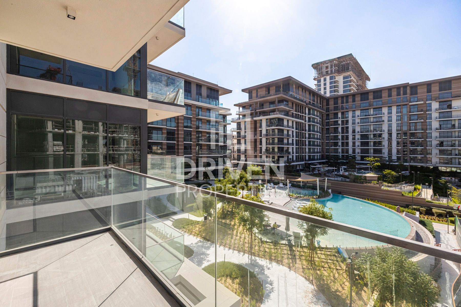 Spacious and Corner | High Floor | Vacant