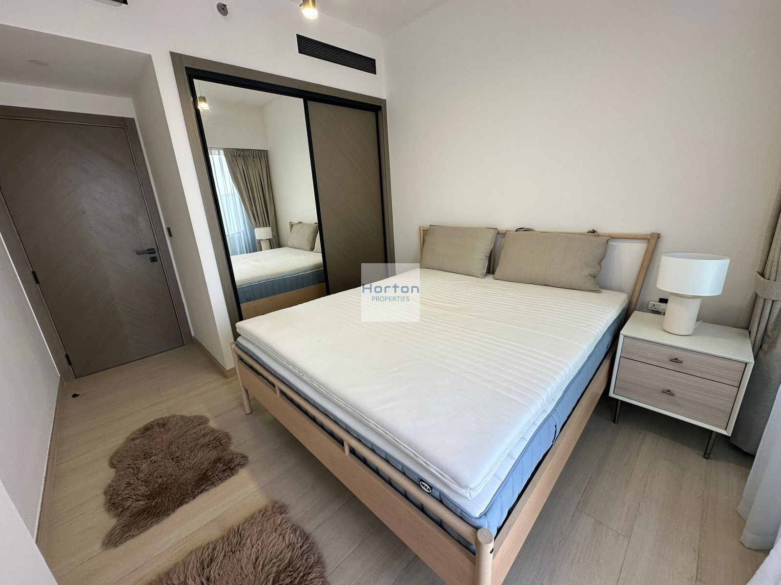 FULLY FURNISHED I NEAR CIRCLE MALL I READY TO MOVE