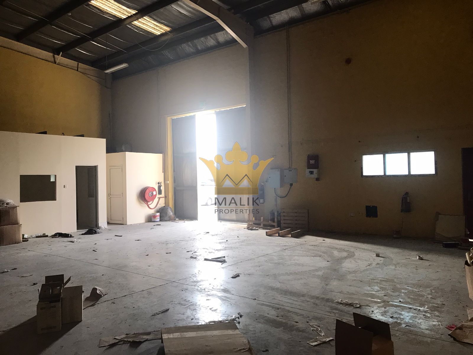 Prime Location-WAREHOUSE with OFFICE & Toilet