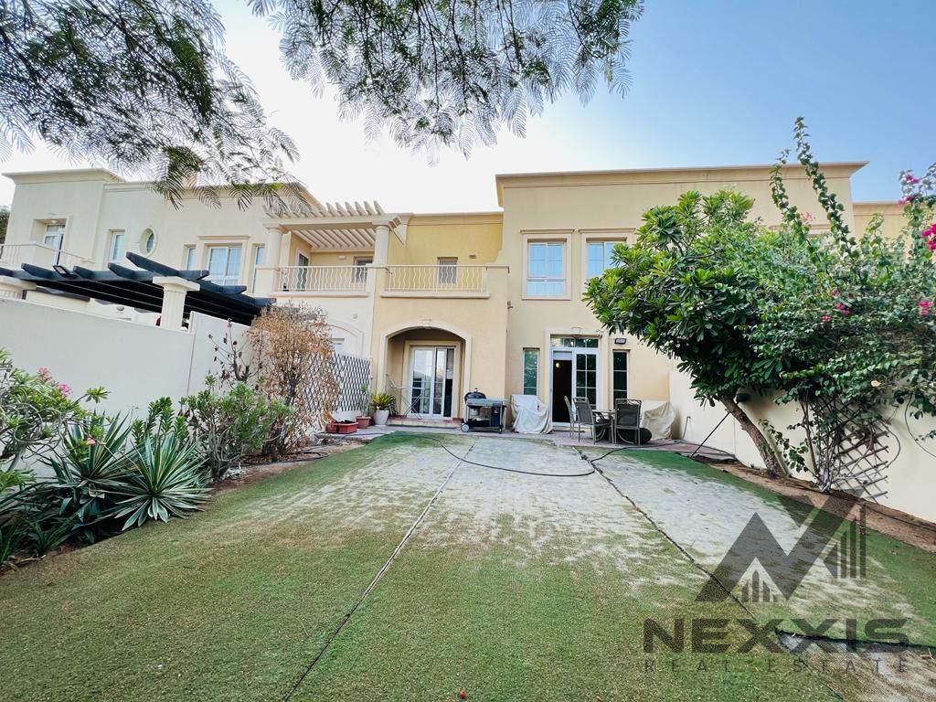 Single Row - Close to Amenities -Well Maintained