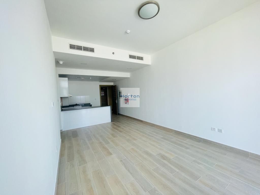OPEN KITCHEN I UNFURNISHED I SPACIOUS
