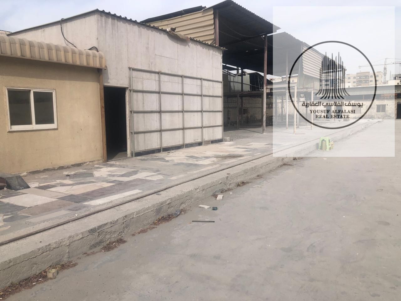 a spacious open-plan space with ideal specifications for rent in Sharjah Industrial Area 17