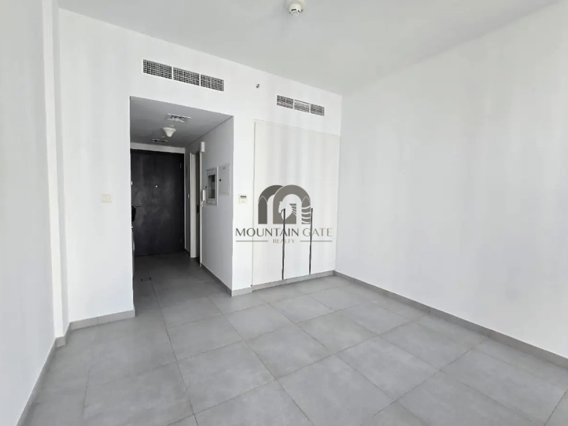 Studio East Village | Pool view | Rented 34 k