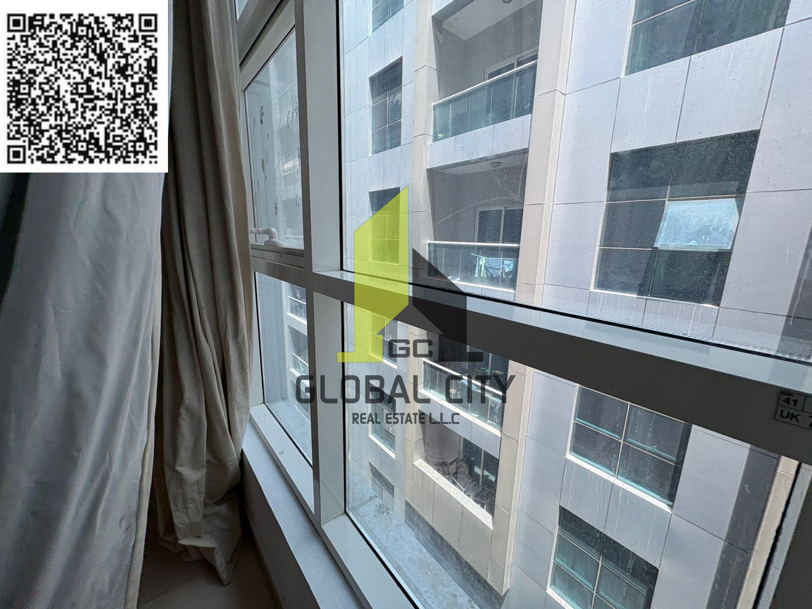 2 bedroom close kitchen unfurnished appartment with parking