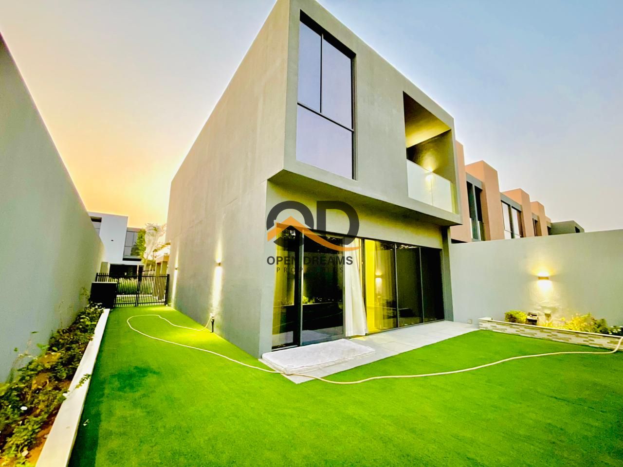 Smart Home/Corner Unit/3BR With Ready Garden