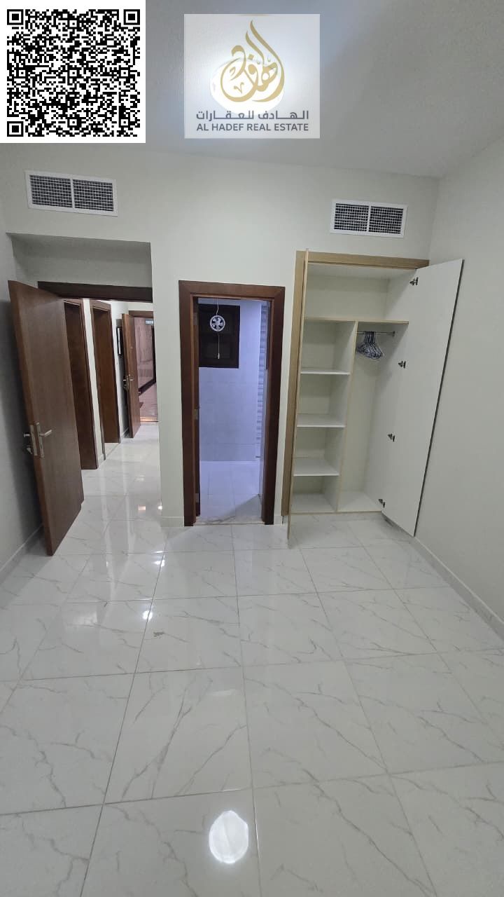 One-bedroom apartment with living room, two bathrooms, balcony, built-in wardrobes, second occupant, and parking inside the tower. For annual rent in