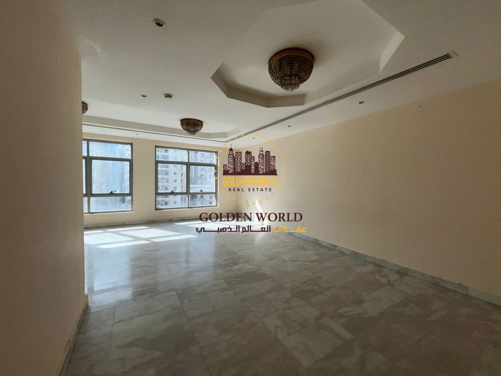 Massive luxury apartment in Al Majaz 3 (Corniche): 3 master bedrooms, 6 bathrooms, maid's and laundry room, large hallway (distributor), extra kitchen