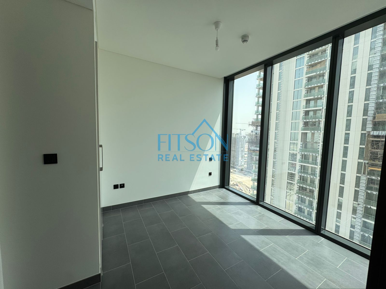 HIGHER FLOOR | CANAL VIEWS | 1BEDROOM+STUDY