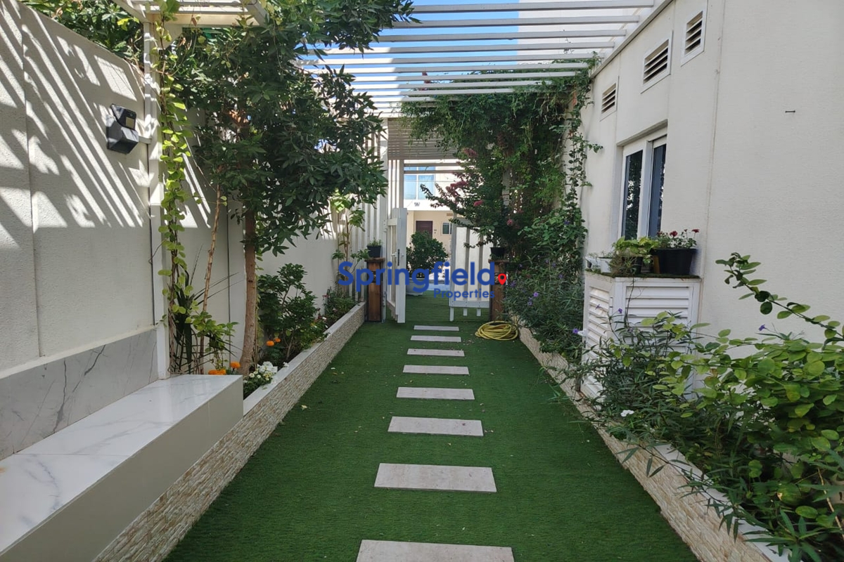 Stunning 3-Bedroom+Maid’s R Townhouse | Single row