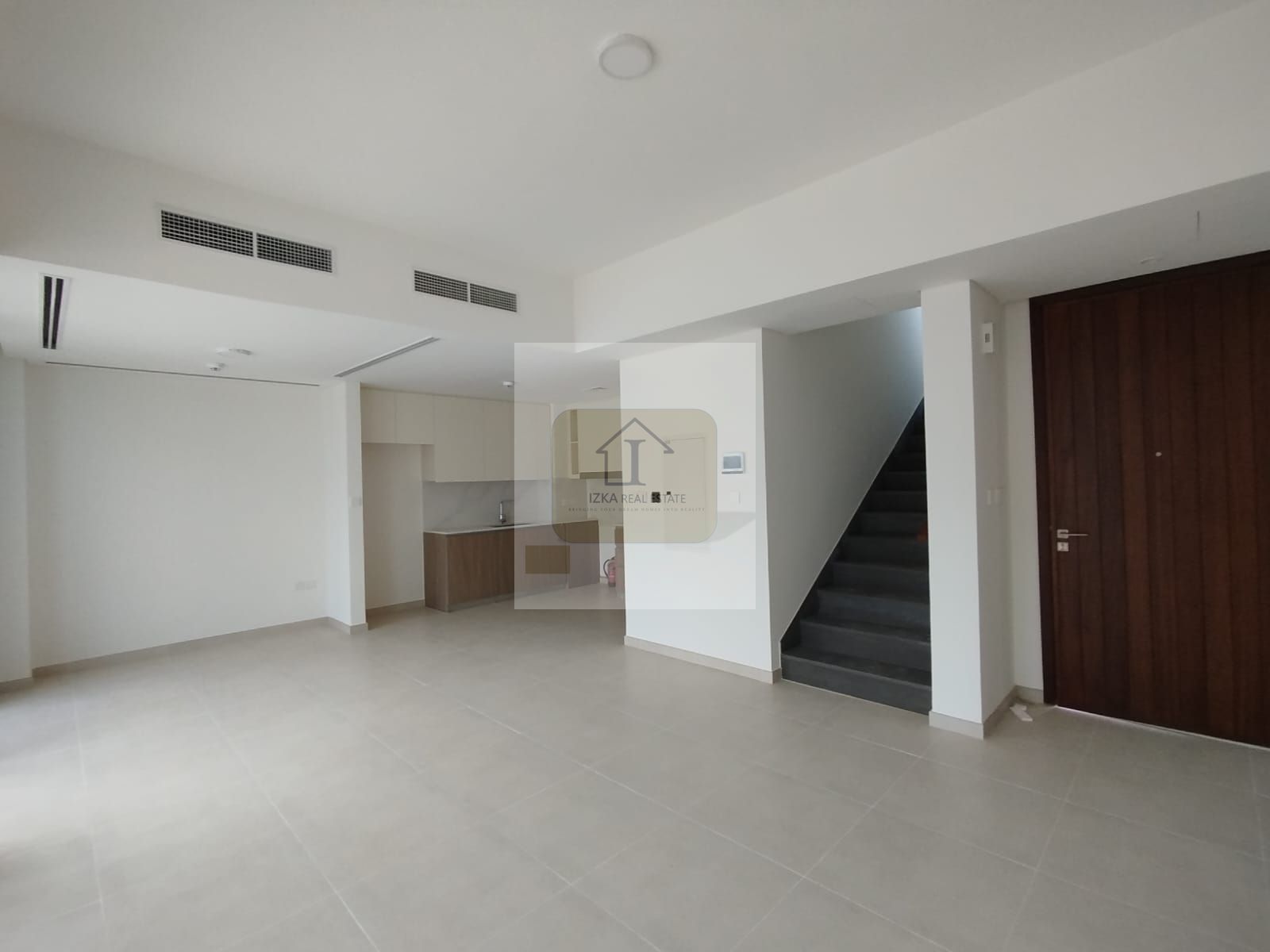 CLOSE TO AMENITIES, VACANT, READY TO MOVE