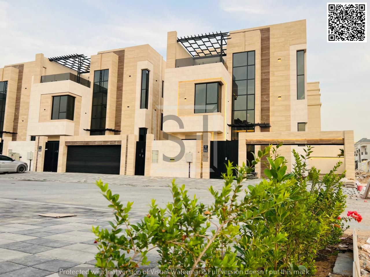 Villa for sale opposite a garden, including elevator, electricity, water and air conditioning.