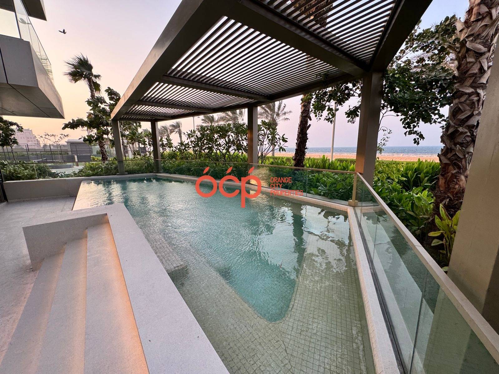 Maid's room | Direct beach access | Infinity Pool
