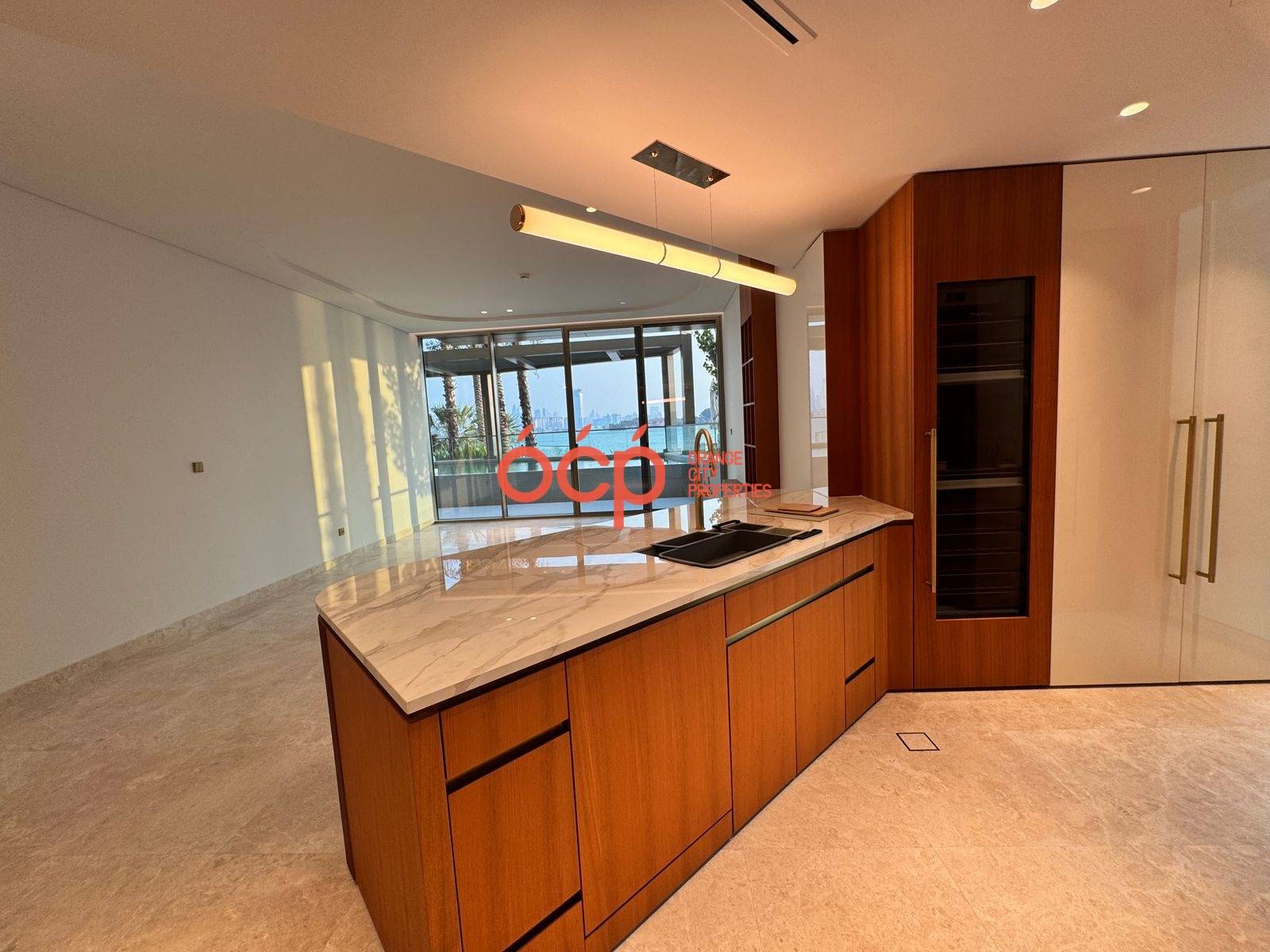 Maid's room | Direct beach access | Infinity Pool
