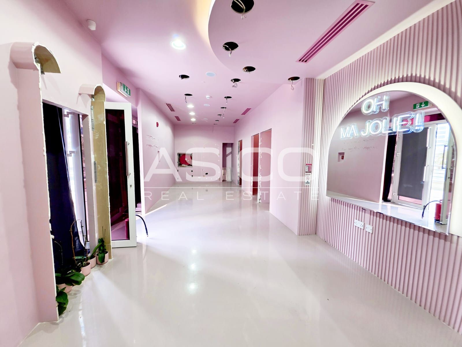 Vacant Shop | Lake View | Rare Opportunity