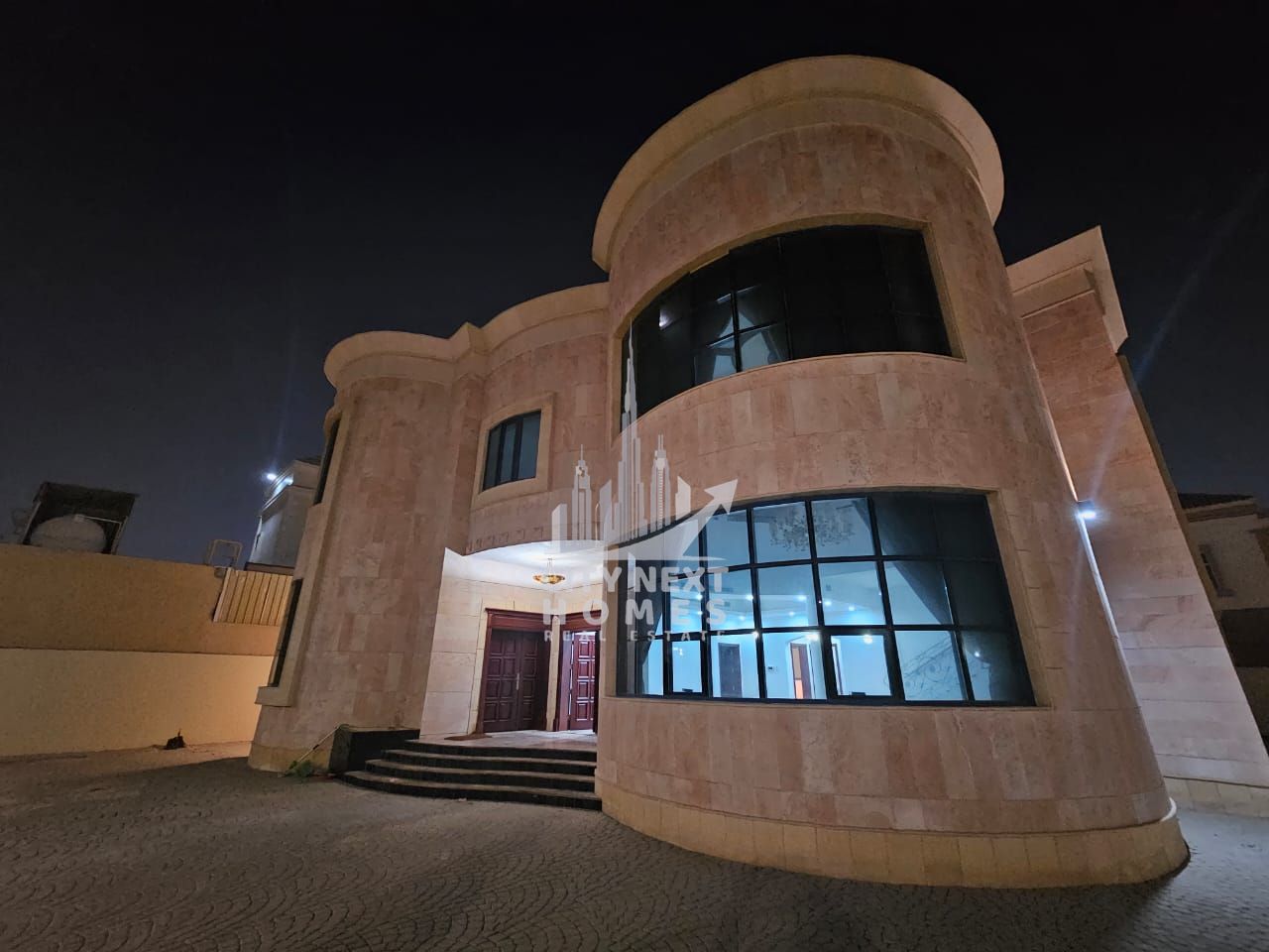 Beautiful 4 BR villa Maids in Warqa