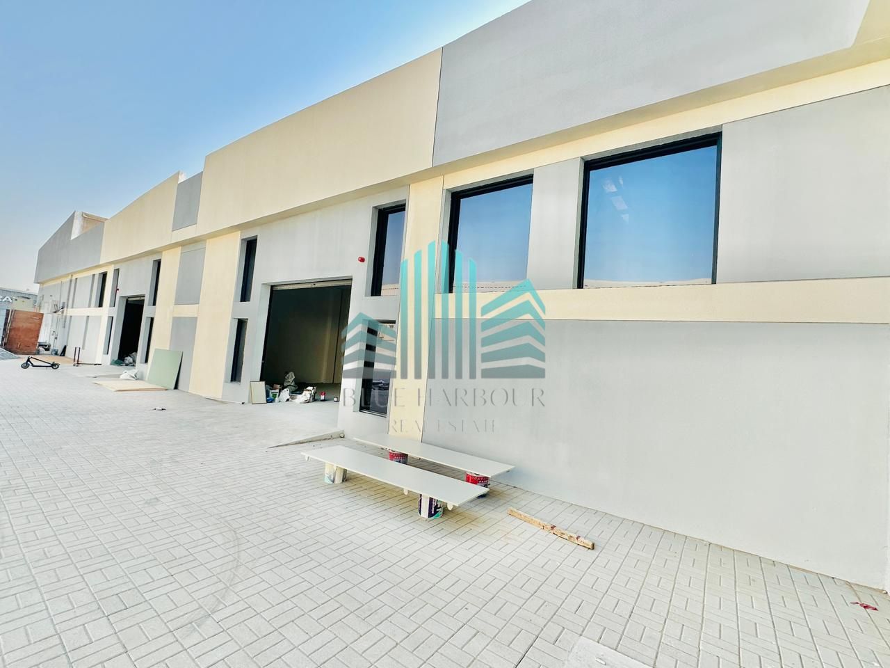 GYM & RESTAURANT ARE WELCOME | BRAND NEW & EASY ACCESS TO MAIN ROAD