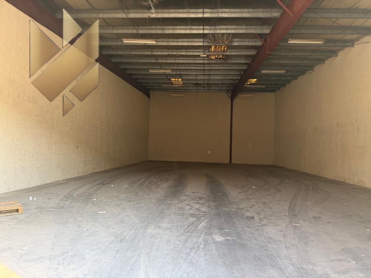 Warehouse for annual rent in Industrial Area 18, excellent space and great view