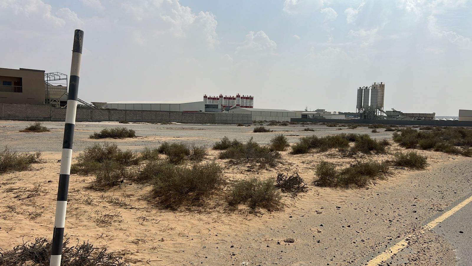 60000 SQRFT GOOD CHANC FREE HOLD AND LEASE HOLD 99 YEAR 10000 SQRFT TO 100000 SQRFT COMMIERCIAL OPEN LAND FOR SALE GOOD LOCATION NEAR TO EMIRATES ROAD