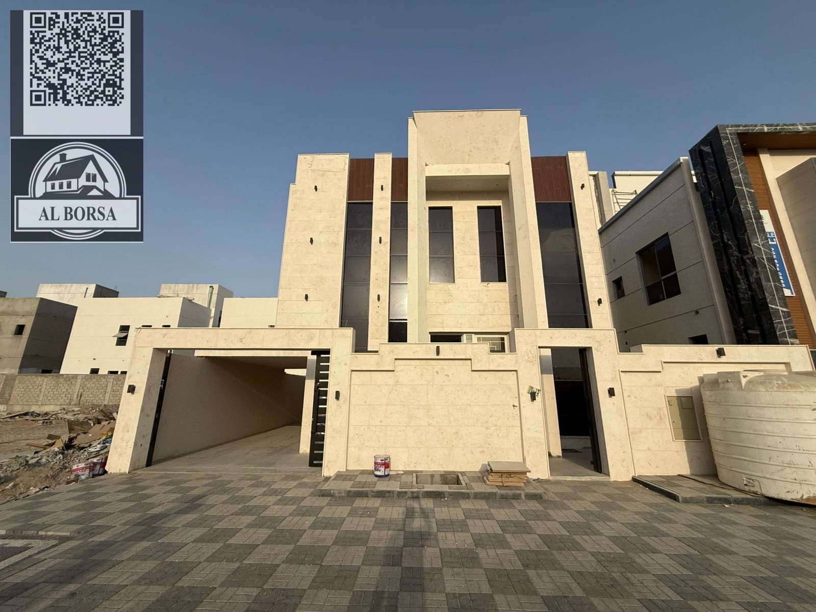 For rent in Al-Haliyo, a villa with 5 master bedrooms, a majlis, a living room, a kitchen, and a maid's room.