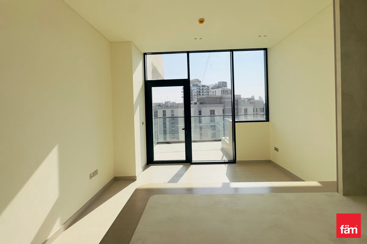 Private Jacuzzi | Spacious Layout | High floor