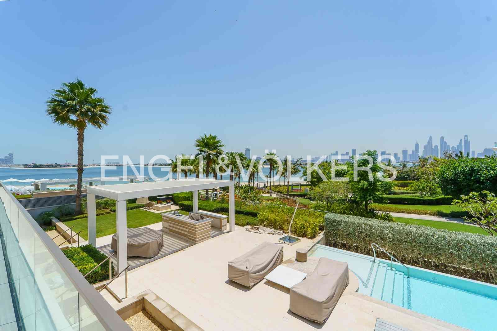 Spacious 3BR | Private Beach Access | Sea View