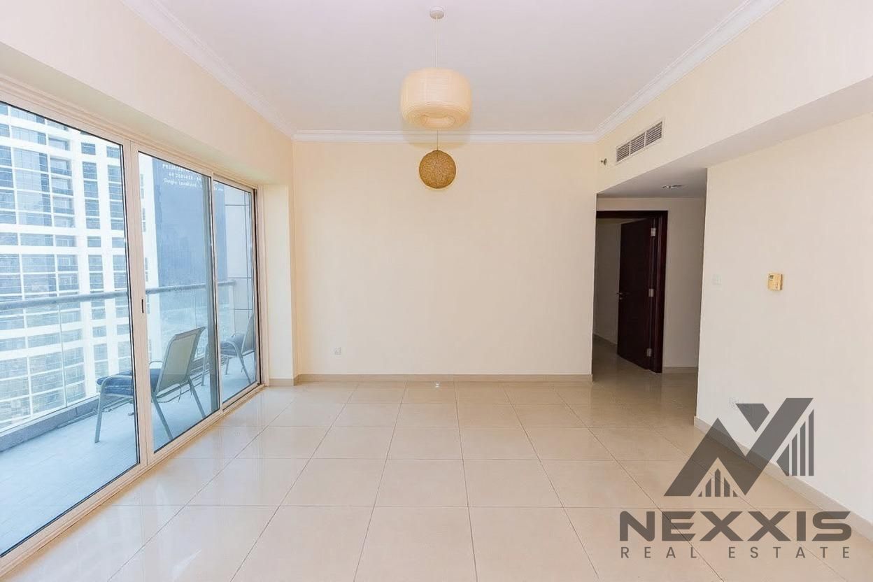 HUGE LAYOUT | LAKE VIEW | FAMILY ORIENTED