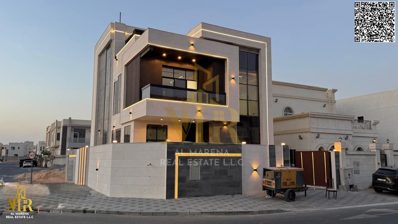 Corner villa on two streets, 2 floors + roof, 4 bedrooms with a pool, near the mall, price includes registration fees. A great investment opportunity.