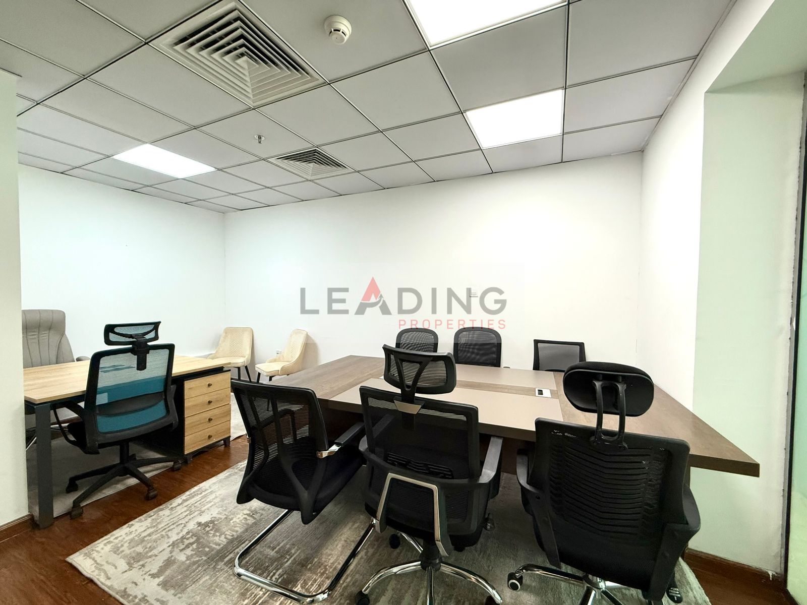 Fully Furnished || Upgraded || Spacious Layout