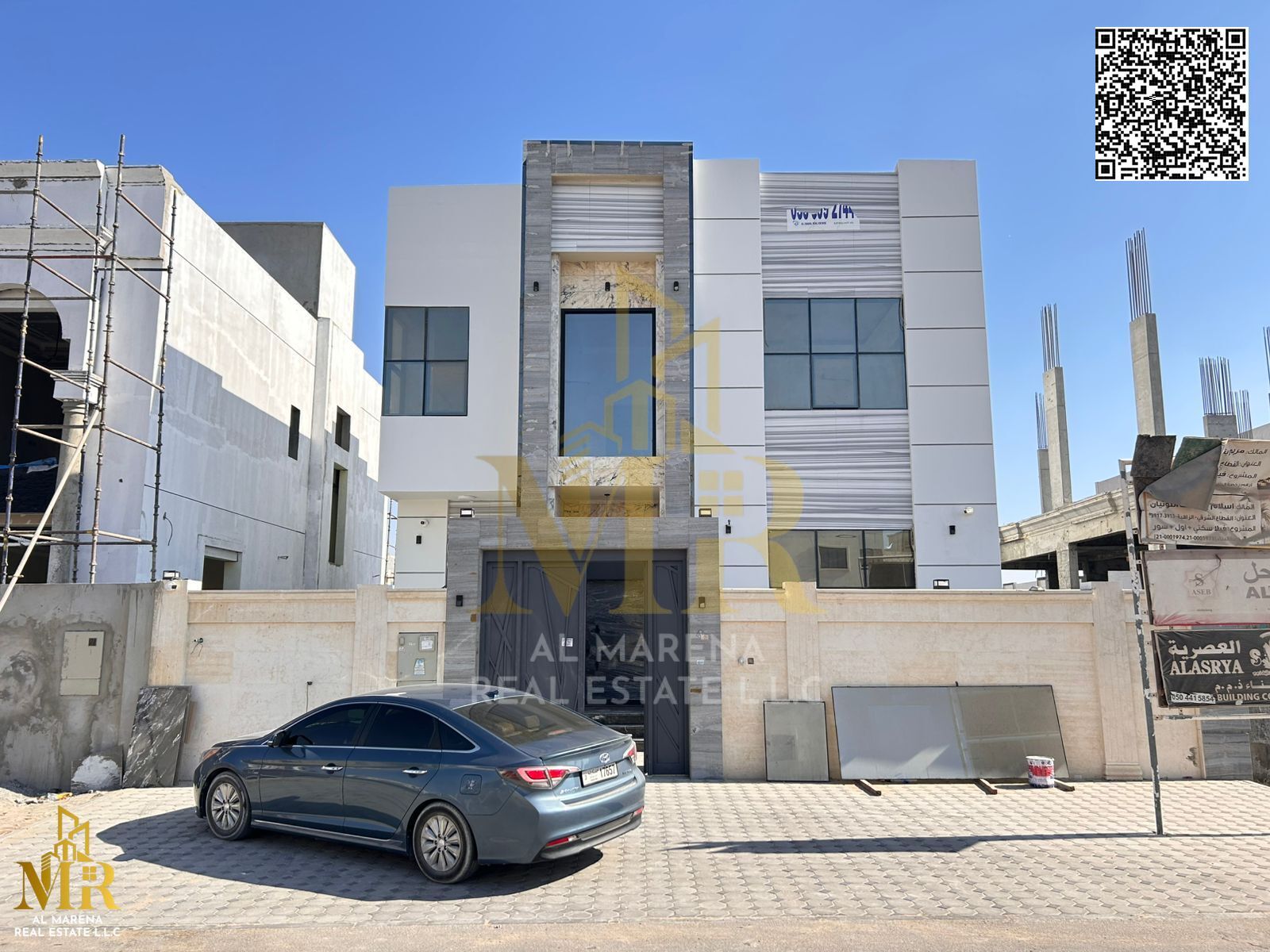 Villa in prime location behind services, 5 master bedrooms, 3014 sq. ft, bargain price 1,550,000. Rare opportunity for living or investment.