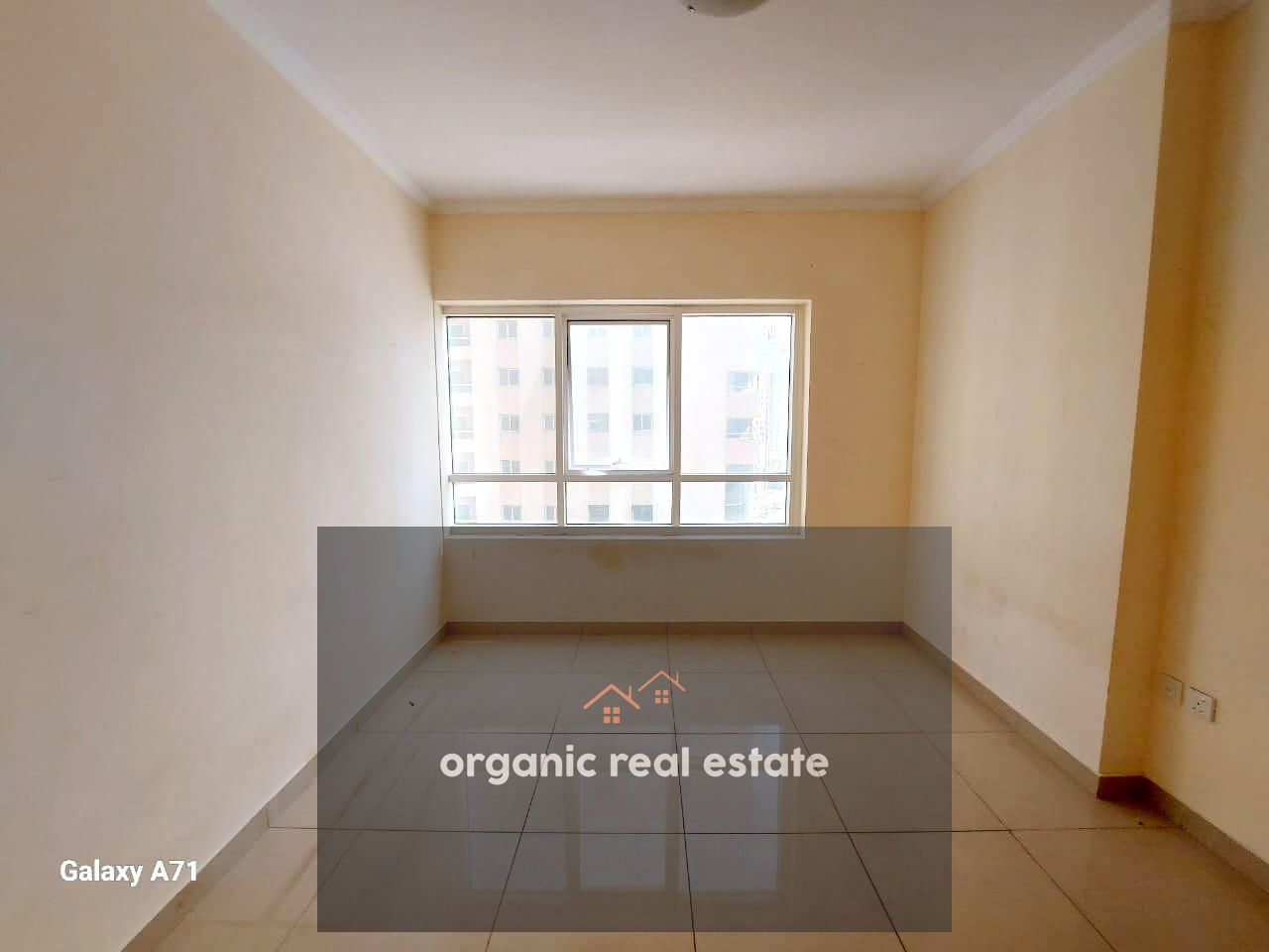 3 Bedrooms With Both Master Free Parking In Al Khan