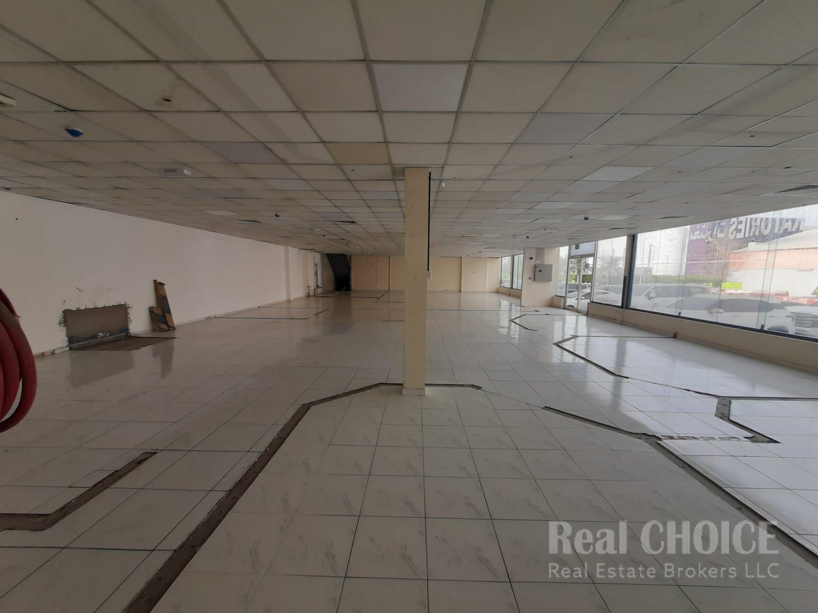Road View Office Space | Prime Location | Spacious