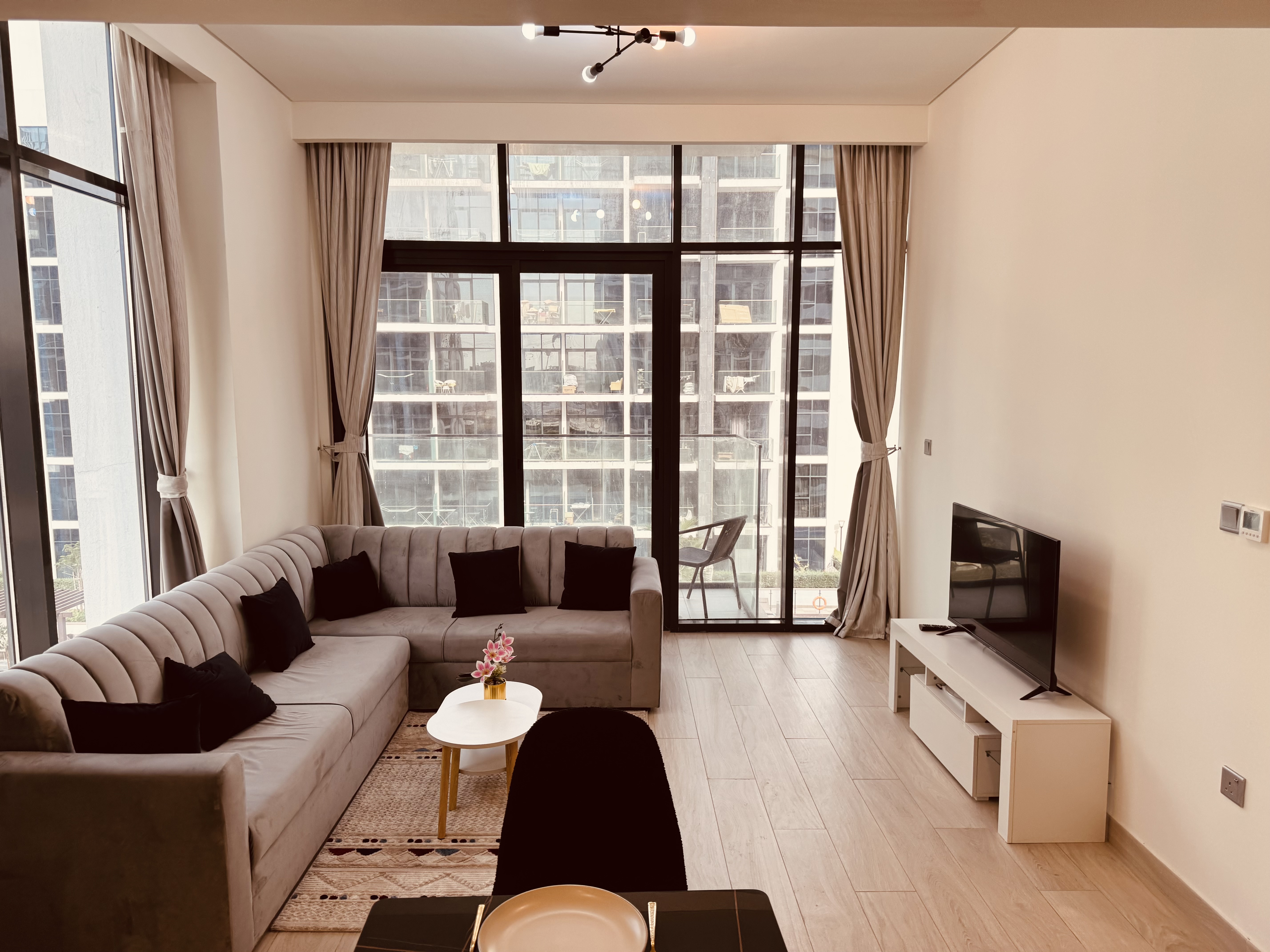 FULLY FURNISHED ONE BEDROOM // AC FREE // PRIME LOCATION