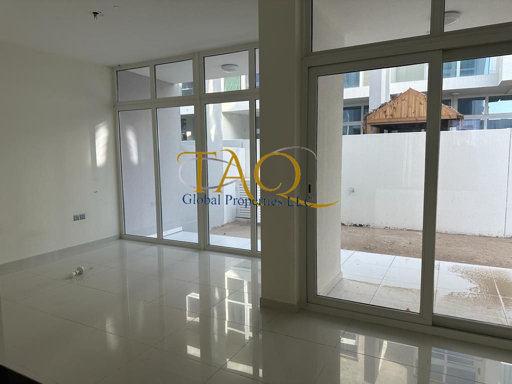 3 BEDROOM TOWNHOUSE | UNFURNISHED | ELEGANT & SPACIOUS | GATED COMMUNITY |