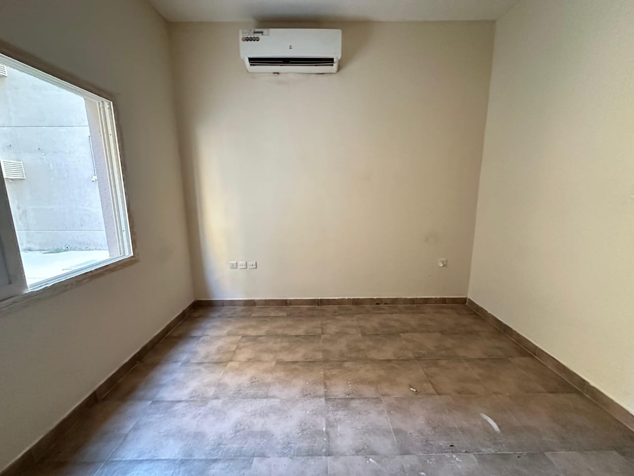 Lavish 1bhkfull family building in muwailah sharjah