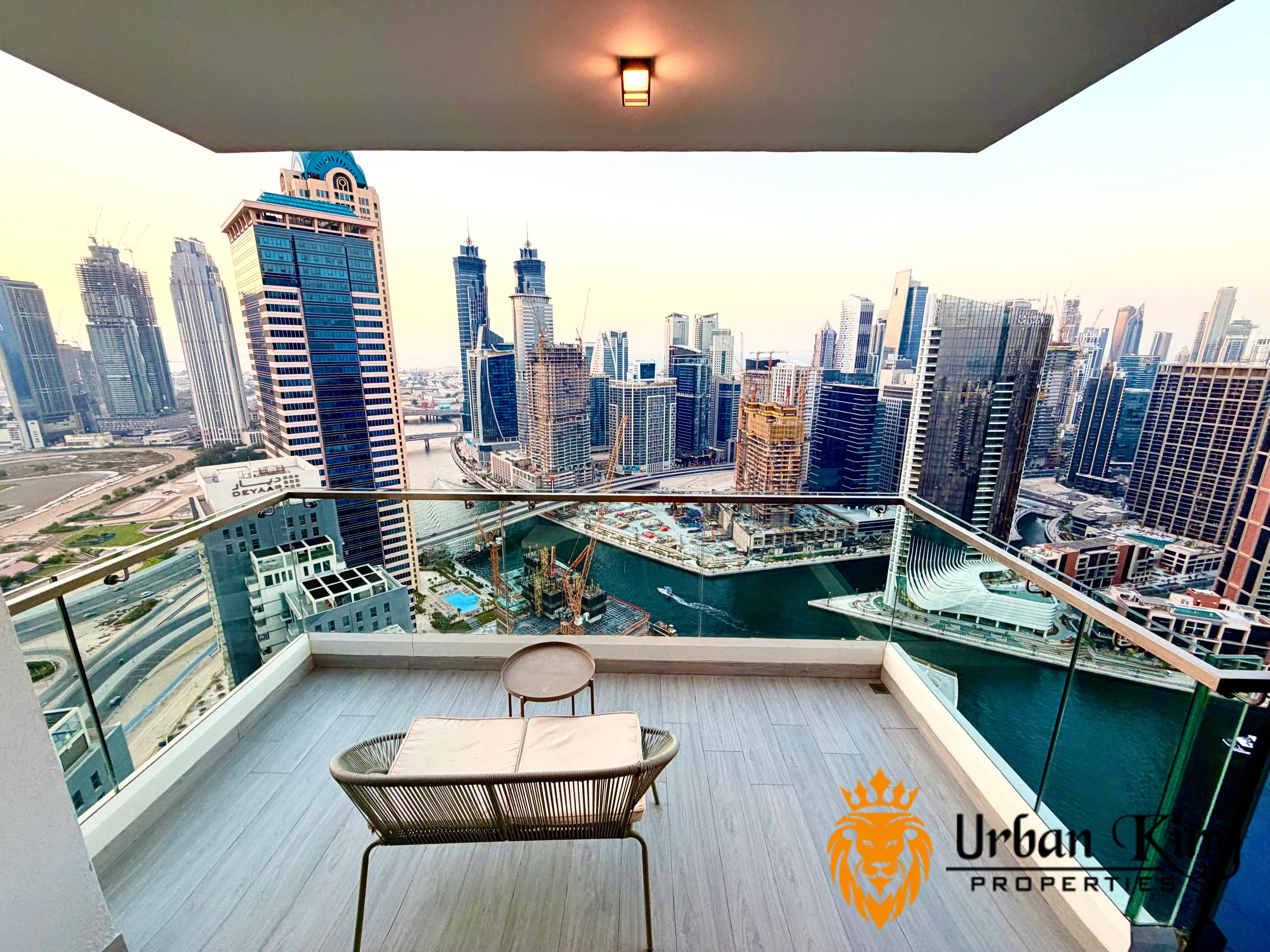 VIP LIVING | PRIVATE JACUZZI | CANAL VIEW