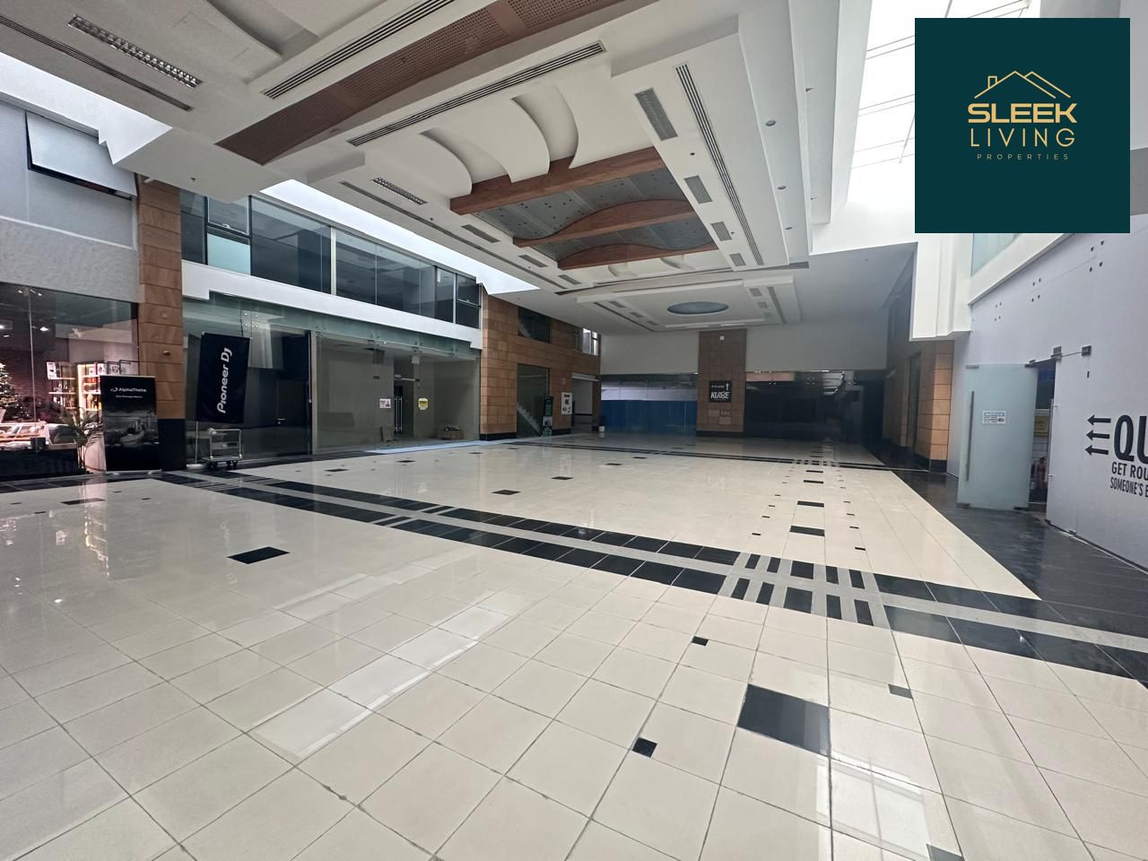 Prime Sheikh Zayed Road Showroom | Retail GEM