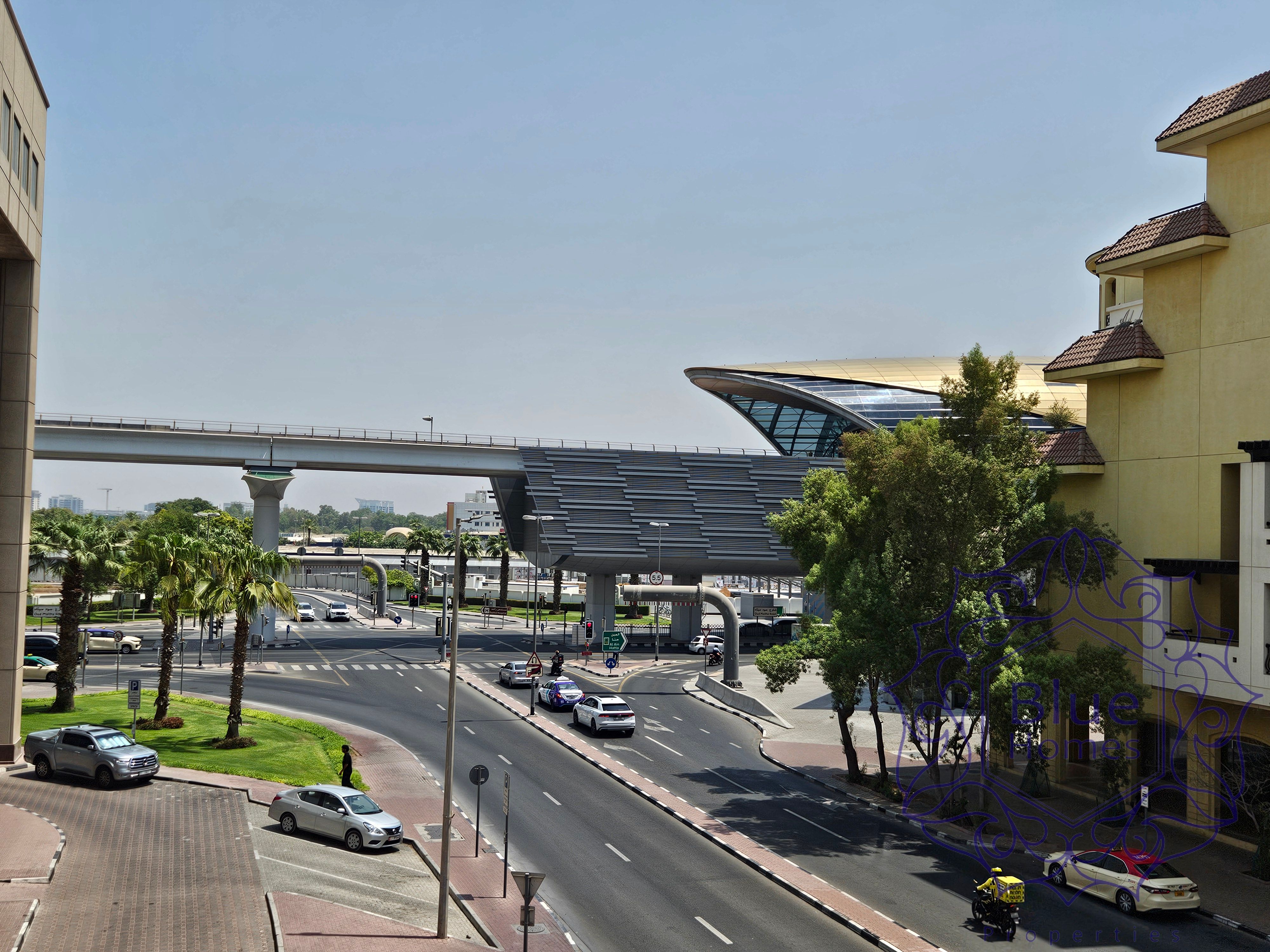 Family living 3BR Lavish spacious Huge hall & room prime location oud metha