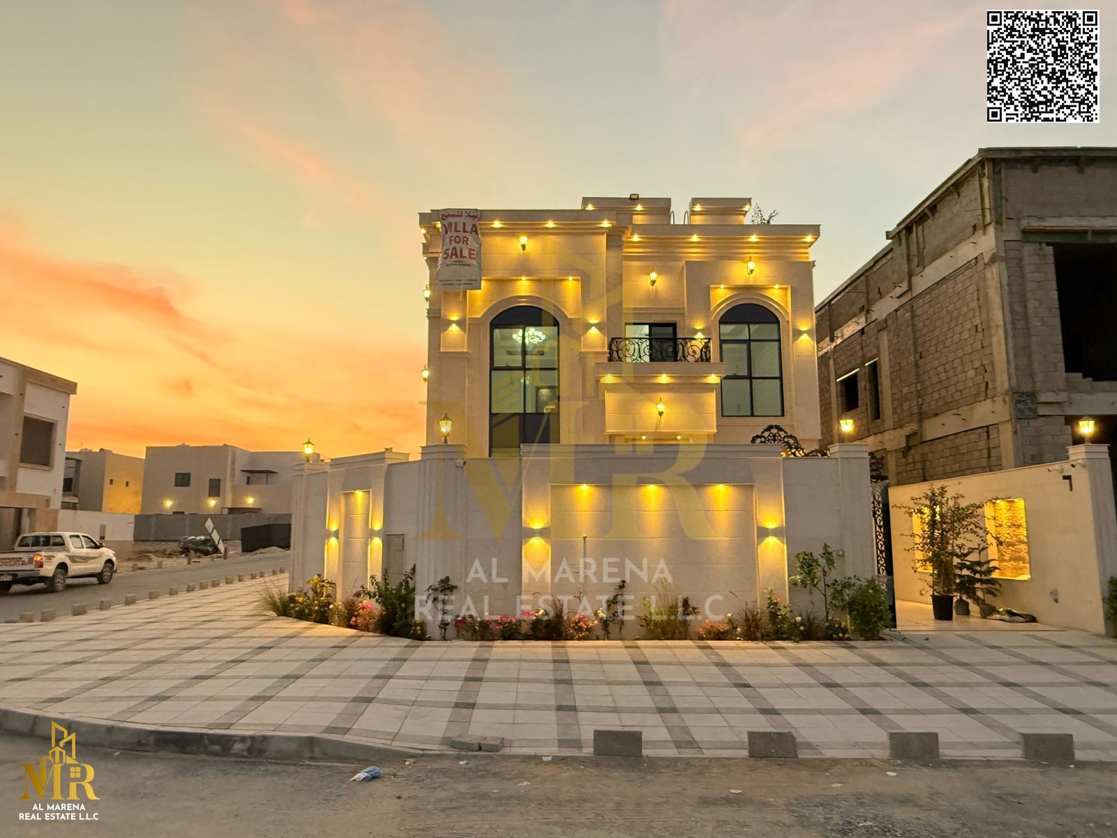 Corner villa in Al Helio, 2 floors + roof, 7 bedrooms in classic design with yard, great price, close to all services. Ideal for living.