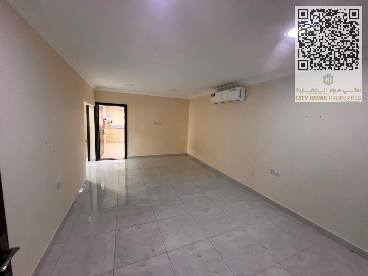 Large Unit with Generous Spaces Close to All Services