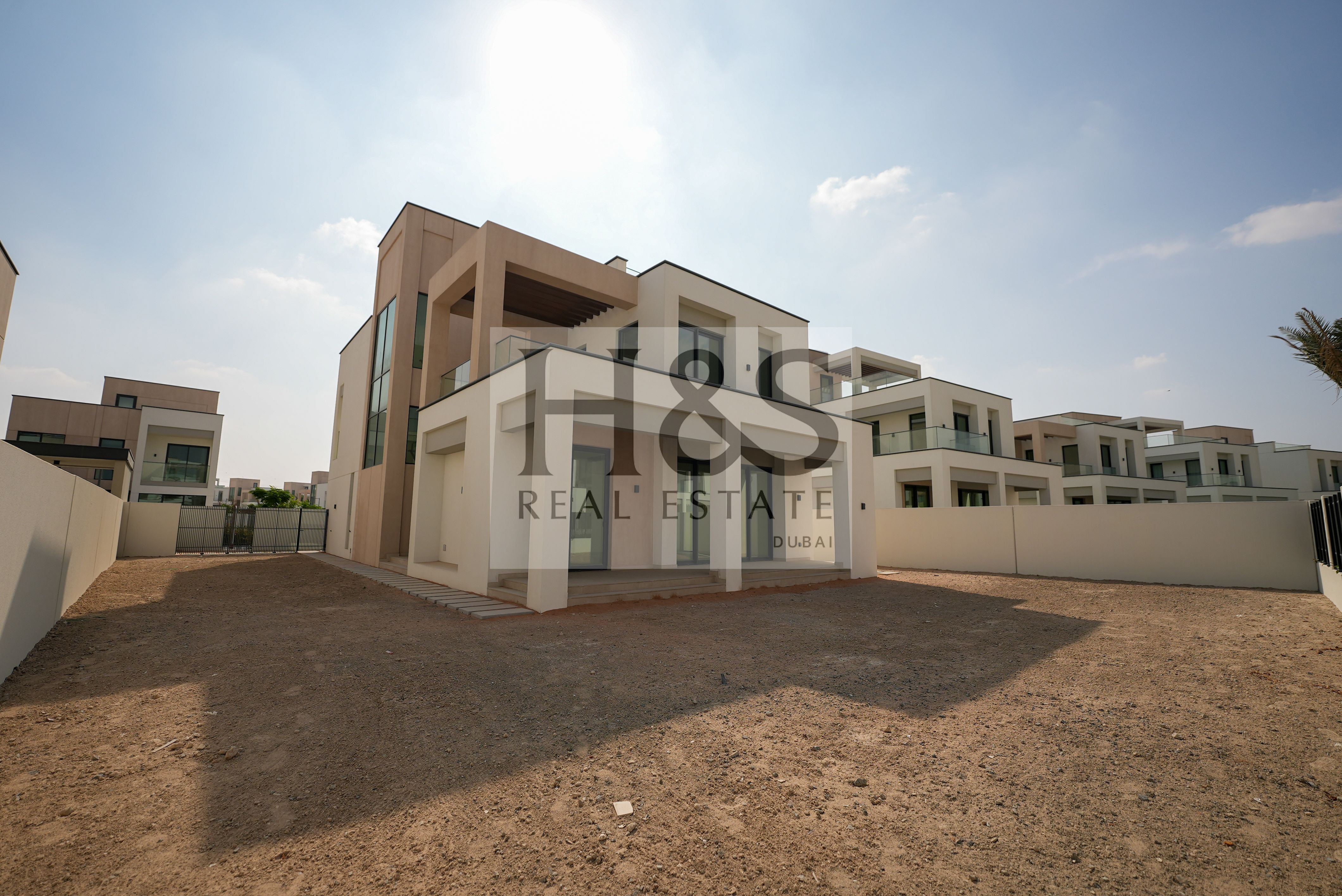 Unbeatable price l Large Plot l prime location