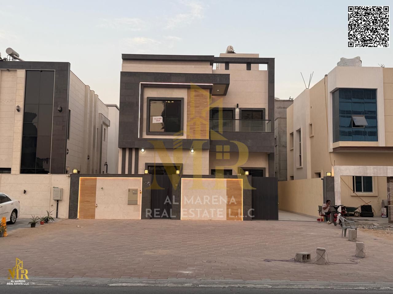 Villa on a main road near KFC, 2 floors + roof, 5 bedrooms, offered at a special price. Great for living or investment in a prime area.