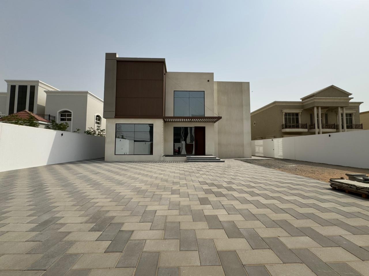 Luxurious 6BR | Modern |Maid Room