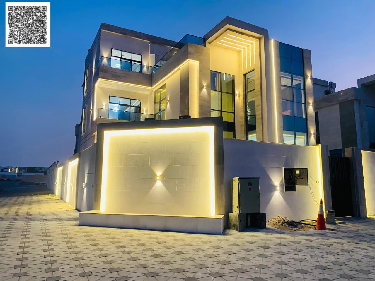 Luxury villas project consisting of 4 villas with stone façades. Large construction area with freehold ownership for all nationalities. Personal and m